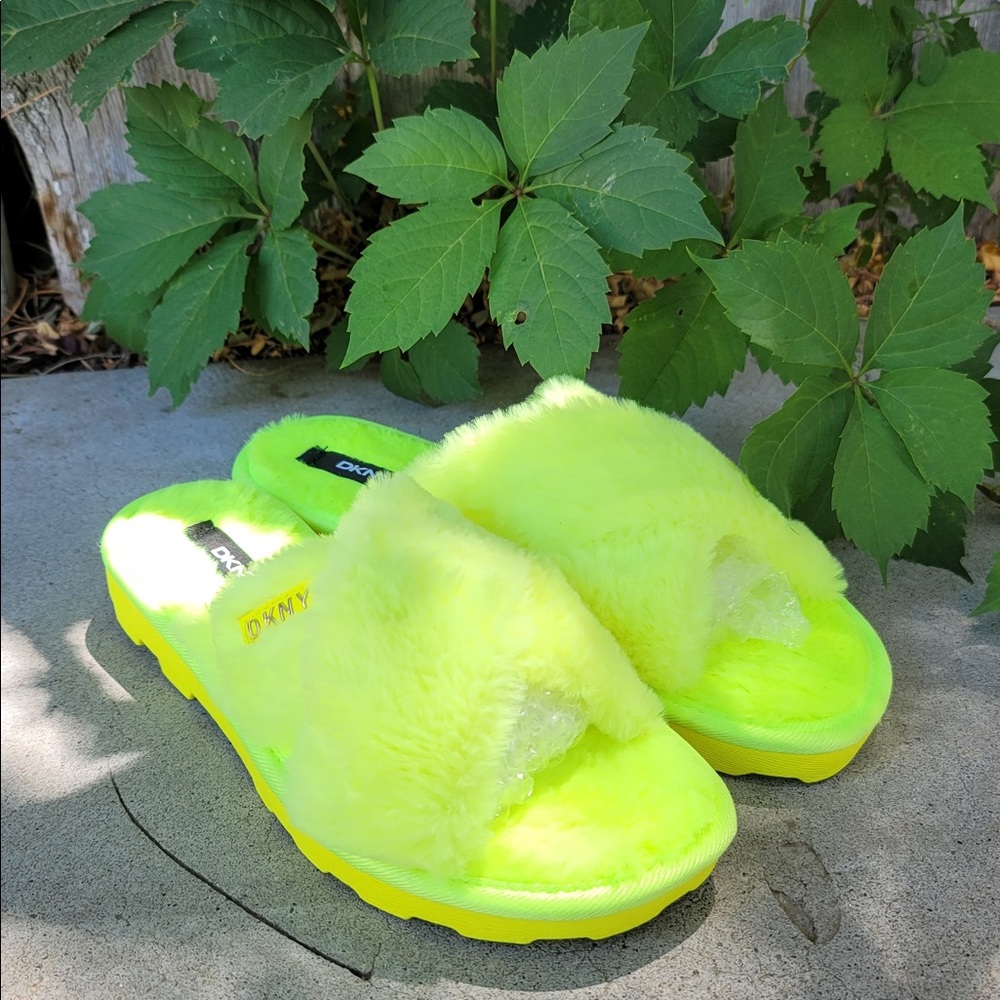 DKNY Logo (Rare😍) Neon Green Slippers with Faux Fur trim Size 7M
